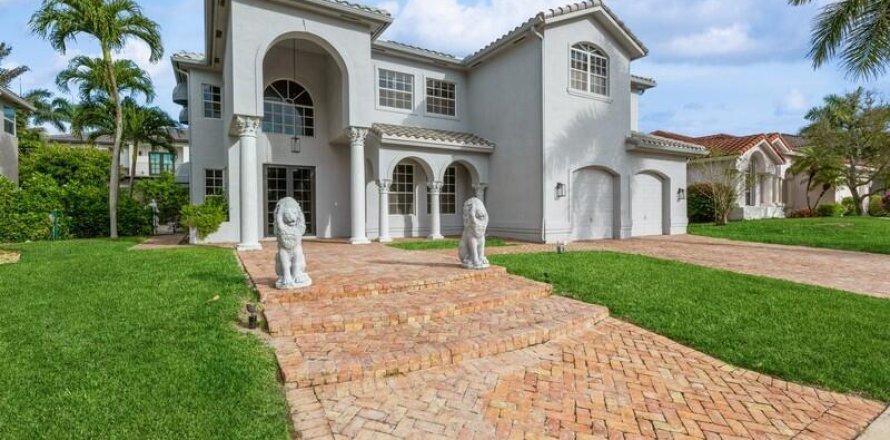 House in Boca Raton, Florida 5 bedrooms, 384.06 sq.m. № 1096572