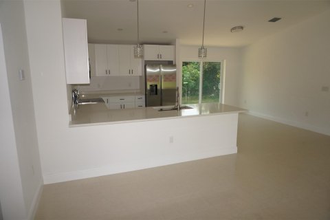 House in Lake Worth, Florida 3 bedrooms, 130.62 sq.m. № 1217511 - photo 16