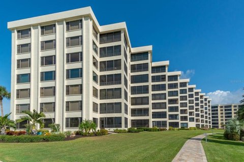 Copropriété à louer à Sarasota, Floride: 2 chambres, 126.44 m2 № 251909 - photo 1