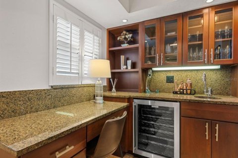 Condo in Sarasota, Florida, 2 bedrooms  № 251909 - photo 13