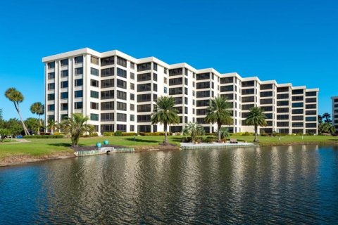 Condo in Sarasota, Florida, 2 bedrooms  № 251909 - photo 6