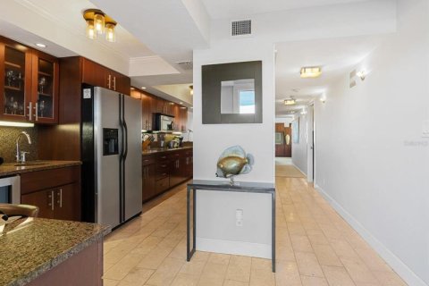 Condo in Sarasota, Florida, 2 bedrooms  № 251909 - photo 8