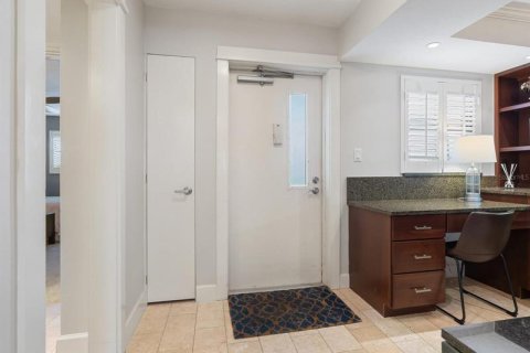 Condo in Sarasota, Florida, 2 bedrooms  № 251909 - photo 7