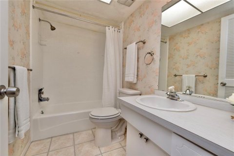 Condo in Dunedin, Florida, 2 bedrooms  № 1346644 - photo 11