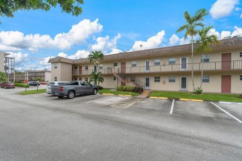 Condominio en venta en Palm Springs, Florida, 1 dormitorio, 83.7 m2 № 1146059 - foto 26