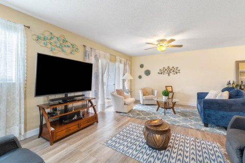 Condominio en venta en Palm Springs, Florida, 1 dormitorio, 83.7 m2 № 1146059 - foto 28
