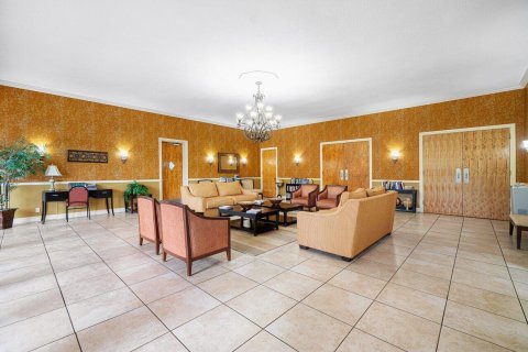 Condominio en venta en Palm Springs, Florida, 1 dormitorio, 83.7 m2 № 1146059 - foto 2