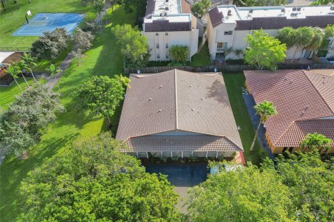 Immobilier commercial à vendre à Coral Springs, Floride: 354.79 m2 № 863550 - photo 1