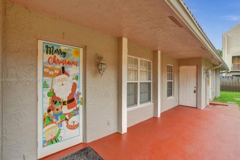 Immobilier commercial à vendre à Coral Springs, Floride: 354.79 m2 № 863550 - photo 6