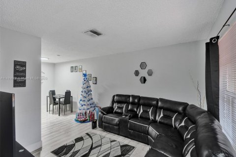 Immobilier commercial à vendre à Coral Springs, Floride: 354.79 m2 № 863550 - photo 13