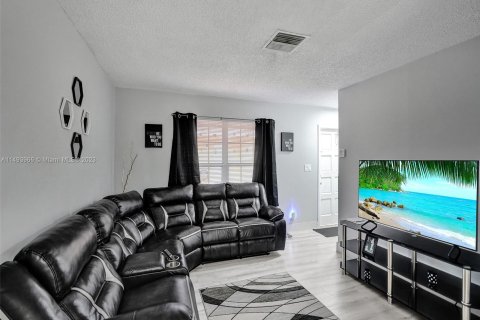 Immobilier commercial à vendre à Coral Springs, Floride: 354.79 m2 № 863550 - photo 15
