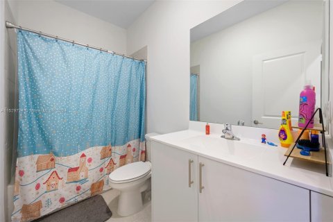 Townhouse in Pembroke Pines, Florida 3 bedrooms, 140 sq.m. № 1000564 - photo 20