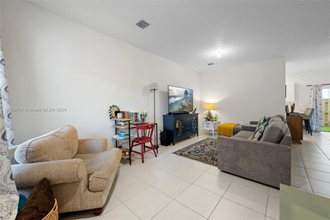 Touwnhouse à vendre à Pembroke Pines, Floride: 3 chambres, 140 m2 № 1000564 - photo 3