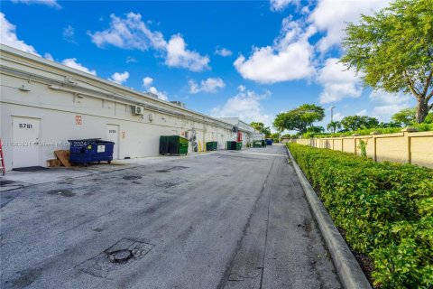 Commercial property in Miami, Florida № 1421499 - photo 5