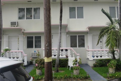 Снять в аренду квартиру в Майами-Бич, Флорида 1 спальня, 682.09м2, № 1171766 - фото 14