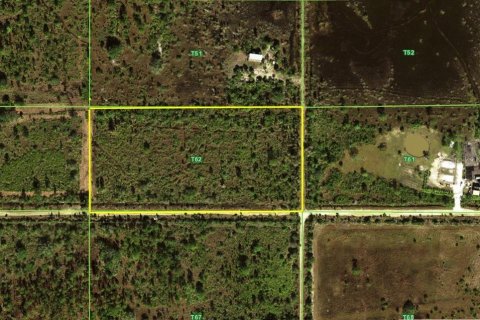 Terreno en venta en Punta Gorda, Florida № 1249152 - foto 2