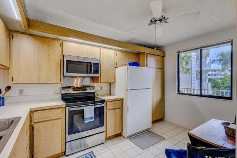 Condo in West Palm Beach, Florida, 2 bedrooms  № 1100258 - photo 16