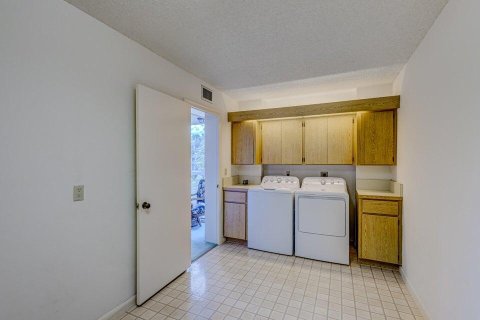 Condo in West Palm Beach, Florida, 2 bedrooms  № 1100258 - photo 10