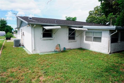 House in New Port Richey, Florida 2 bedrooms, 99.22 sq.m. № 1361336 - photo 18