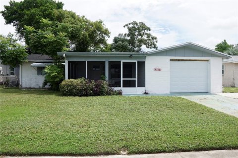 House in New Port Richey, Florida 2 bedrooms, 99.22 sq.m. № 1361336 - photo 1