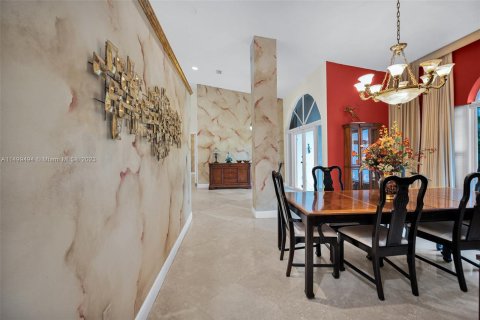 Villa ou maison à vendre à South Miami, Floride: 5 chambres, 323.58 m2 № 887565 - photo 21