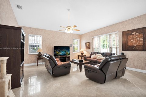Villa ou maison à vendre à South Miami, Floride: 5 chambres, 323.58 m2 № 887565 - photo 22