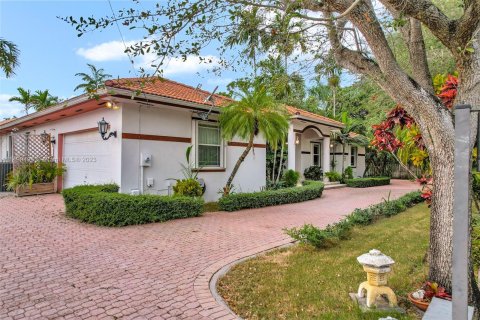 Villa ou maison à vendre à South Miami, Floride: 5 chambres, 323.58 m2 № 887565 - photo 9