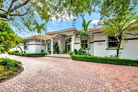 Villa ou maison à vendre à South Miami, Floride: 5 chambres, 323.58 m2 № 887565 - photo 2