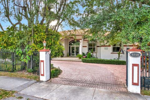 Villa ou maison à vendre à South Miami, Floride: 5 chambres, 323.58 m2 № 887565 - photo 12