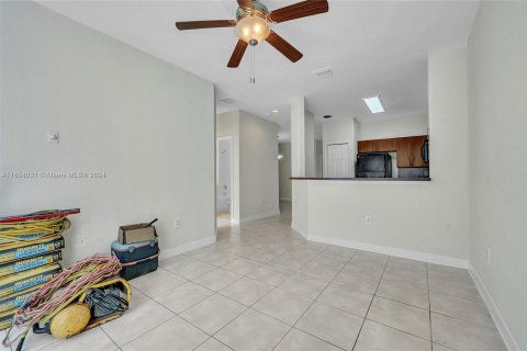 Townhouse in Homestead, Florida 3 bedrooms, 158.31 sq.m. № 1348700 - photo 11