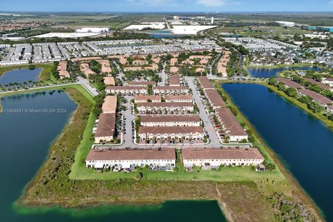 Townhouse in Homestead, Florida 3 bedrooms, 158.31 sq.m. № 1348700 - photo 27