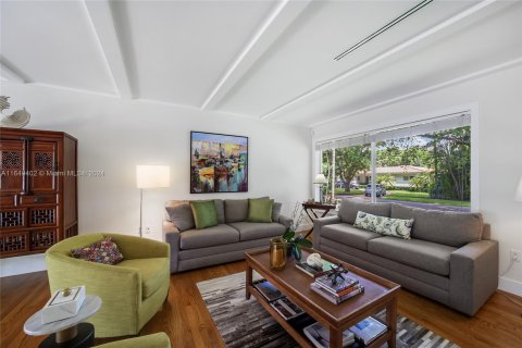 Casa en alquiler en Coral Gables, Florida, 4 dormitorios, 219.44 m2 № 1348585 - foto 8