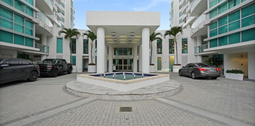 Condo à Aventura, Floride, 2 chambres  № 1240064