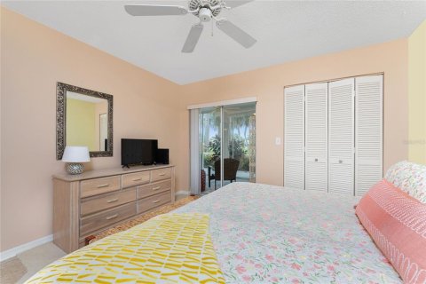 Condo in Venice, Florida, 2 bedrooms  № 1352404 - photo 24