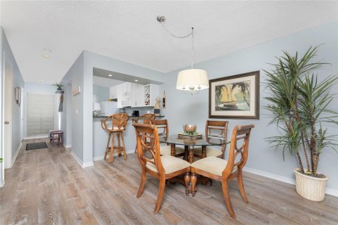 Condo in Venice, Florida, 2 bedrooms  № 1352404 - photo 11