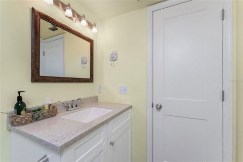 Condo in Venice, Florida, 2 bedrooms  № 1352404 - photo 26