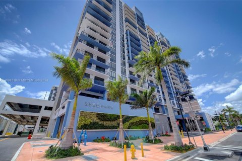 Condominio en venta en Doral, Florida, 3 dormitorios, 127.93 m2 № 1016837 - foto 1