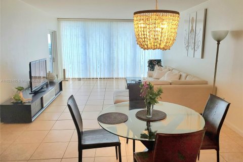 Condominio en venta en Bal Harbour, Florida, 1 dormitorio, 83.24 m2 № 1290579 - foto 5