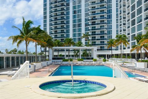 Condominio en venta en Bal Harbour, Florida, 1 dormitorio, 83.24 m2 № 1290579 - foto 23