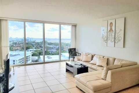 Condominio en venta en Bal Harbour, Florida, 1 dormitorio, 83.24 m2 № 1290579 - foto 1