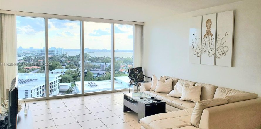 Condominio en Bal Harbour, Florida, 1 dormitorio  № 1290579