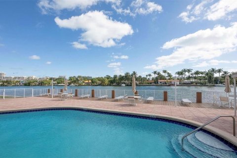 Condo in Bay Harbor Islands, Florida, 2 bedrooms  № 1290590 - photo 11