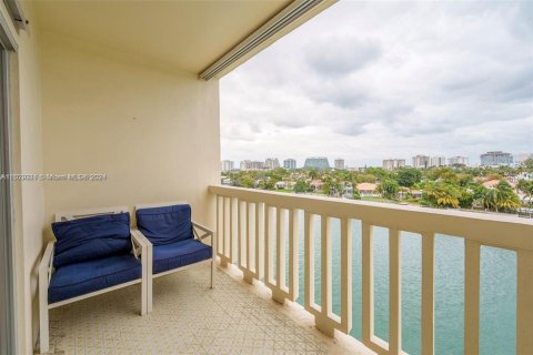 Condo in Bay Harbor Islands, Florida, 2 bedrooms  № 1290590 - photo 10