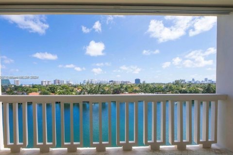 Condo in Bay Harbor Islands, Florida, 2 bedrooms  № 1290590 - photo 1