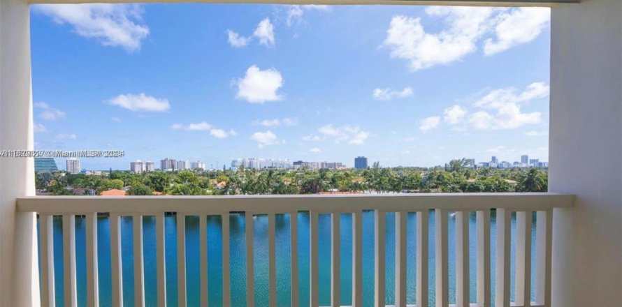 Condo in Bay Harbor Islands, Florida, 2 bedrooms  № 1290590