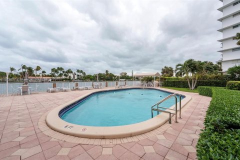 Condo in Bay Harbor Islands, Florida, 2 bedrooms  № 1290590 - photo 12