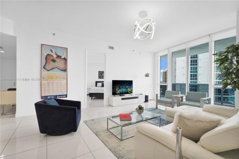 Condo in Sunny Isles Beach, Florida, 3 bedrooms  № 1304986 - photo 1