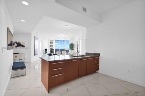 Condo in Sunny Isles Beach, Florida, 3 bedrooms  № 1304986 - photo 19