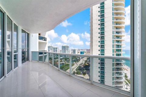 Condo in Sunny Isles Beach, Florida, 3 bedrooms  № 1304986 - photo 15