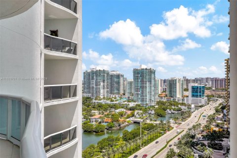 Condo in Sunny Isles Beach, Florida, 3 bedrooms  № 1304986 - photo 23